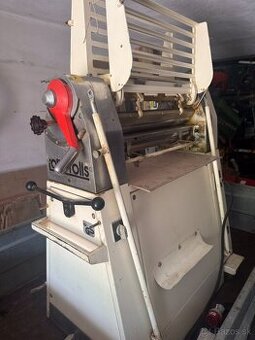 Rozvalovaci stroj na cesto - 1