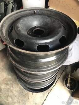 Peugeot 4x108 r15 + zimné pneu grátis