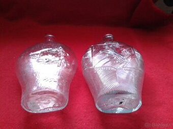 Staršie sklenené fľaše