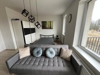 Na prenájom nový 1 izbový byt v Brezne,Kasárne,balkón,parkov