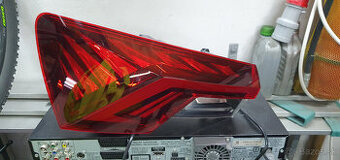 Ľavé zadné svetlo octavia IV sedan