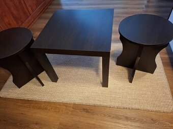 Konferenčný stolík a taburetky