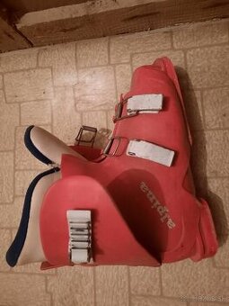 Lyže, palice a topánky