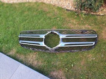 Predam original prednu masku na Mercedes GLC