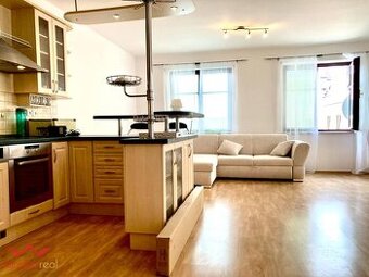 Na prenájom nadštandardný 4-izbový byt v centre mesta, Komár