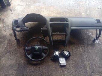 Octavia 2 facelift palubovka airbagy pasy