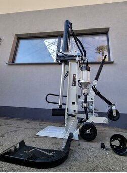 Hydraulický štiepač/drvič. Výkonný tlak 30 ton. Nórska verzi