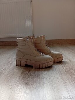 Dámske kožené čižmy