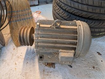 3-fázový elektromotor MEZ Mohelnice 380V – 900 ot./min + rem