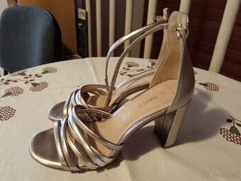 ponúkam spoločenské topánky,nové veľkosť 37.