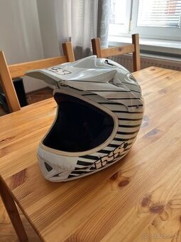 IXS full-face prilba – veľkosť M – opotrebovaná