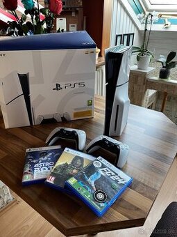 Playstation 5 + 2 ovládače