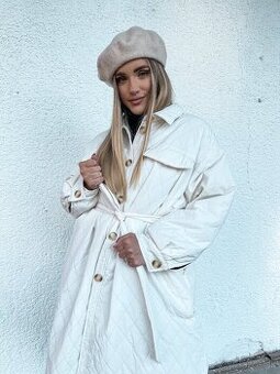 KRÁSNY KABÁT značky GREEN APPLE, PC 66,90 EUR