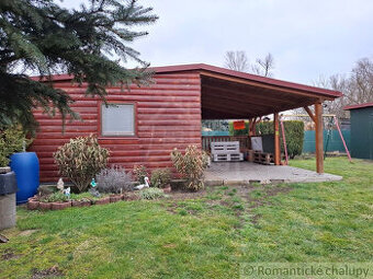 Udržiavaná drevená chatka s pekným pozemkom v blízkosti sú