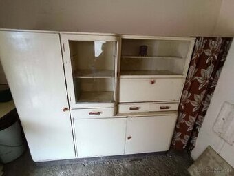 Retro kuchynský kredenc
