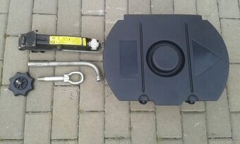 Povinná výbava do rezervy-Fabia,ťažné oká a iné diely