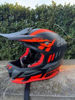 Motocrossova prilba shot