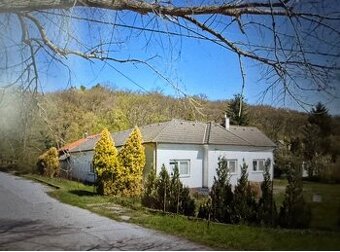 5 izb.RD s hosp.budovou v Lamači je na predaj