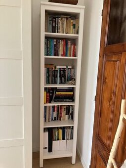 Knihovníčka hemnes