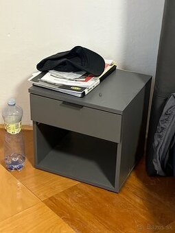 Skrine, komoda a nočné stolíky