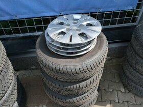 Zimní pneu 195/65 R15 + plech disk Hyundai ix20, cena za1 ks