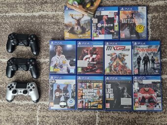 PS4 + 3x ovládače + 11 Hry