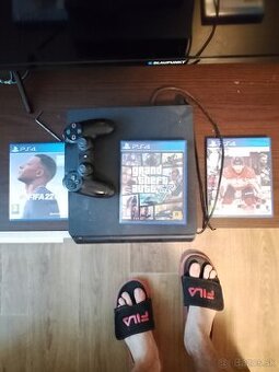 Predám PS 4