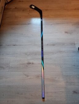 Predám hokejku Bauer Nexus Tracer SR grip