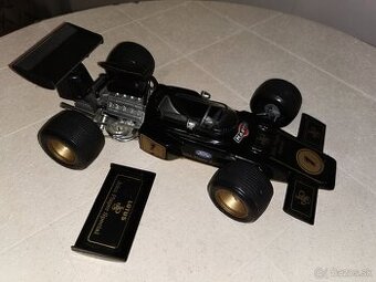 Krídlo Schuco Formula 1 Lotus JPS 1/18