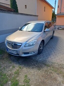 Predám opel Insignia Tour  1,8 103kw benzín  opc rv2010