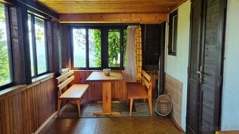PREDAJ - Útulná chata s veľkým pozemkom na Králikoch – len n