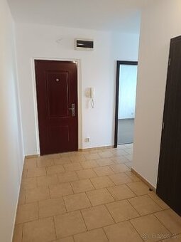 4 izbový byt s loggiou, 76m2