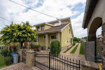 Krásny 2-podlaž.RD,dvojgaráž,veľká záhrada,Podhradík,okr.PO