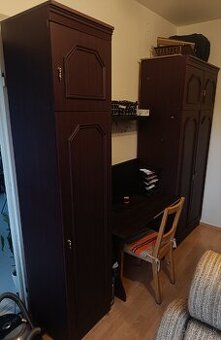 Darujem dve tmavé skrine