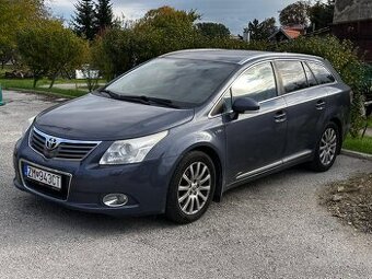 Predám Toyota Avensis 2.2 diesel, automat