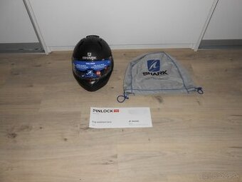 Predam krasnu novu moto prilbu znacky SHARK EVO GT BLANK MAT