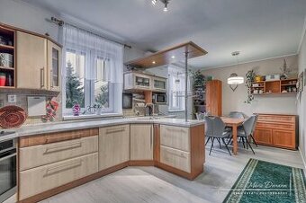 5-izbový rodinný dom s dvomi garážami v obci Špačince