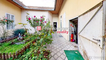 Ponúkame Vám na predaj dva domy na jednom dvore, centrum Lev