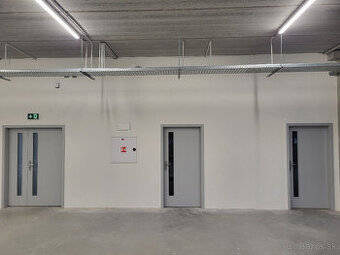 Montujem interiérové dvere aj obložkové zárubne a