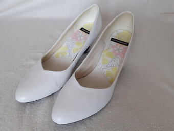 Dámske biele kožené nové lodičky Vagabond č.41