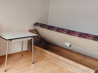 Stoličky, kreslo, nočný stolík - retro.