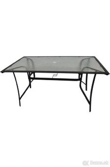 Sklenený stôl vhodný do interiéru aj exteriéru