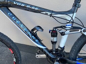 Karbonovy  celoodpruzeny mtb top stav XT vybava