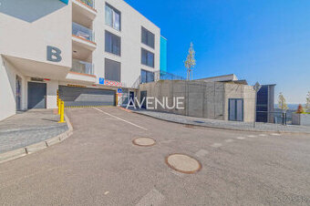 AVENUE I NÁJOM, praktické garážové státie v unikátnej - Gran