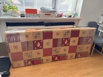 Válenda s úložným priestorom