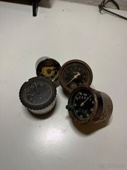 Stare hodiny a budíky z pristorojovky