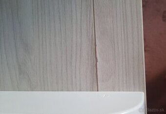 Komoda s prebalovacim pultom