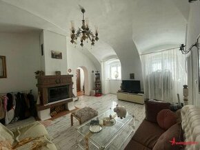 3 izbový byt s históriou " kaštieľ  Ocskay " Bučany - 1