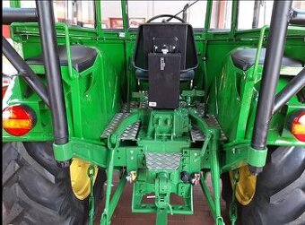 Univerzalnu odpruženu sedacku (sedadlo) na traktor zetor , u