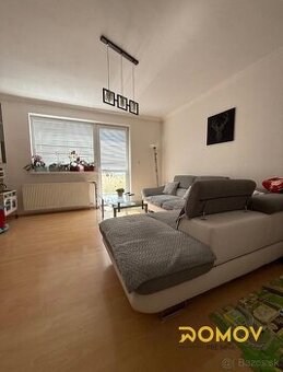 3 izbový byt s balkónom v centre obce